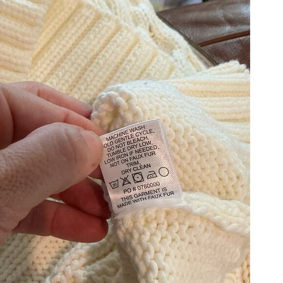 Show Me Your Mumu Sun Valley Pullover Cream Cable Knit Sweater Faux Fur Collar - Picture 15 of 15